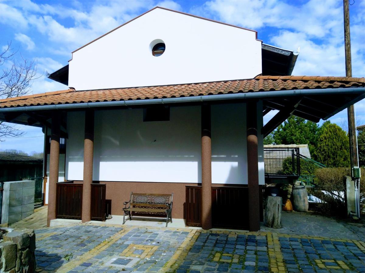 Dabasi Lovas Vendeghaz Hotel Buitenkant foto
