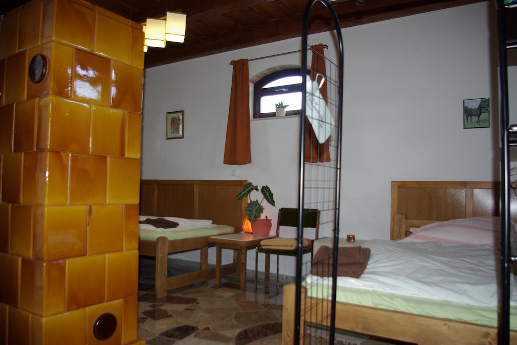 Dabasi Lovas Vendeghaz Hotel Kamer foto