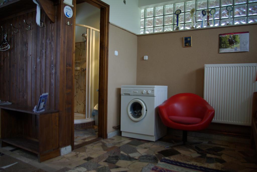 Dabasi Lovas Vendeghaz Hotel Kamer foto