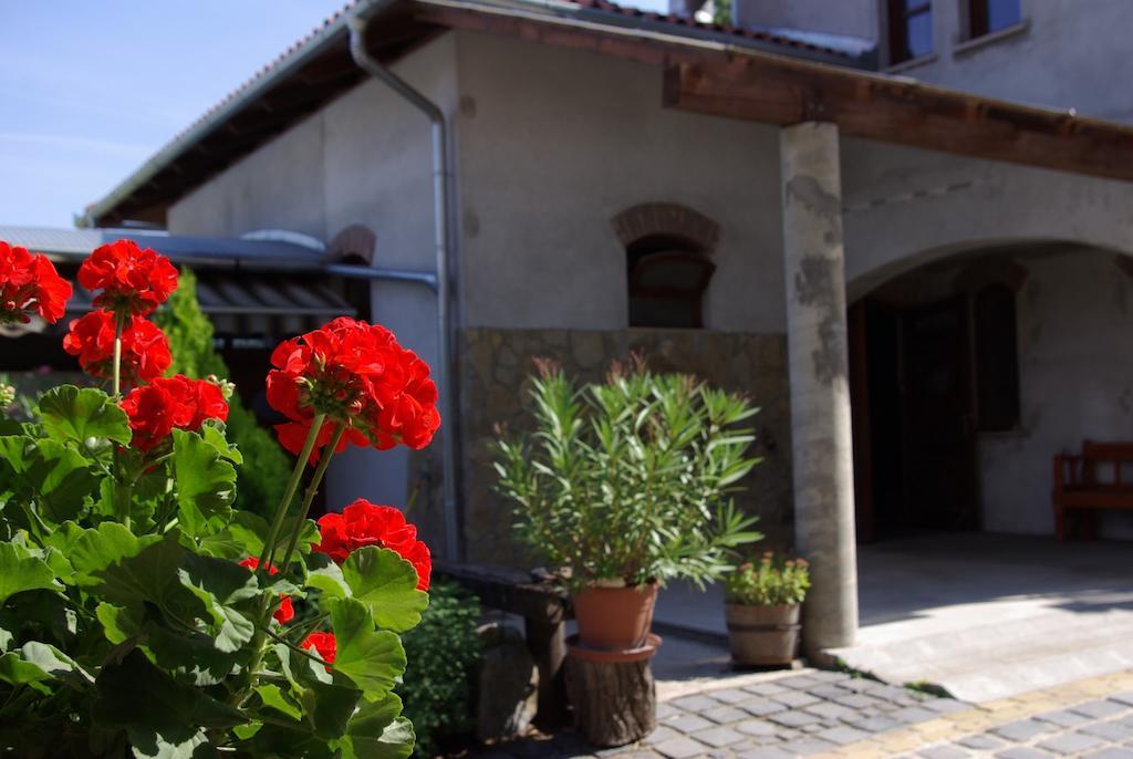 Dabasi Lovas Vendeghaz Hotel Buitenkant foto