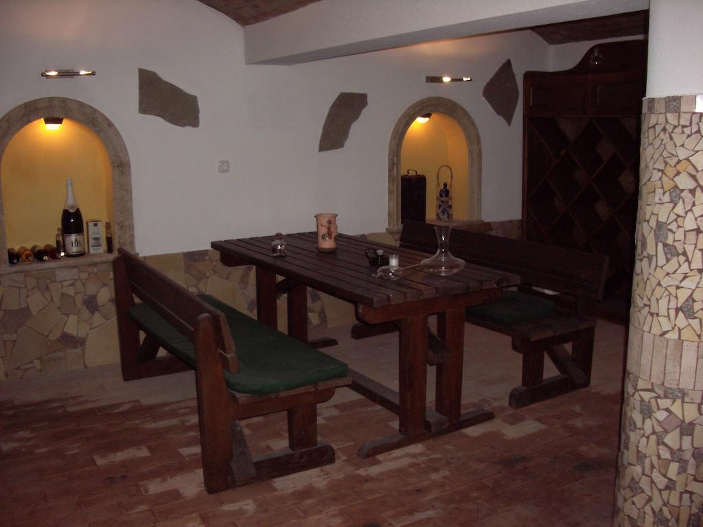 Dabasi Lovas Vendeghaz Hotel Buitenkant foto